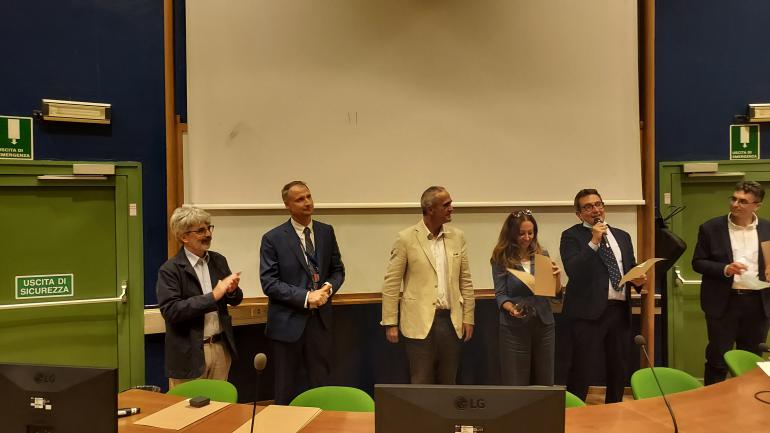 La consegna della benemerenza alla nuova rettrice eletta, la Professoressa Daniela Mapelli